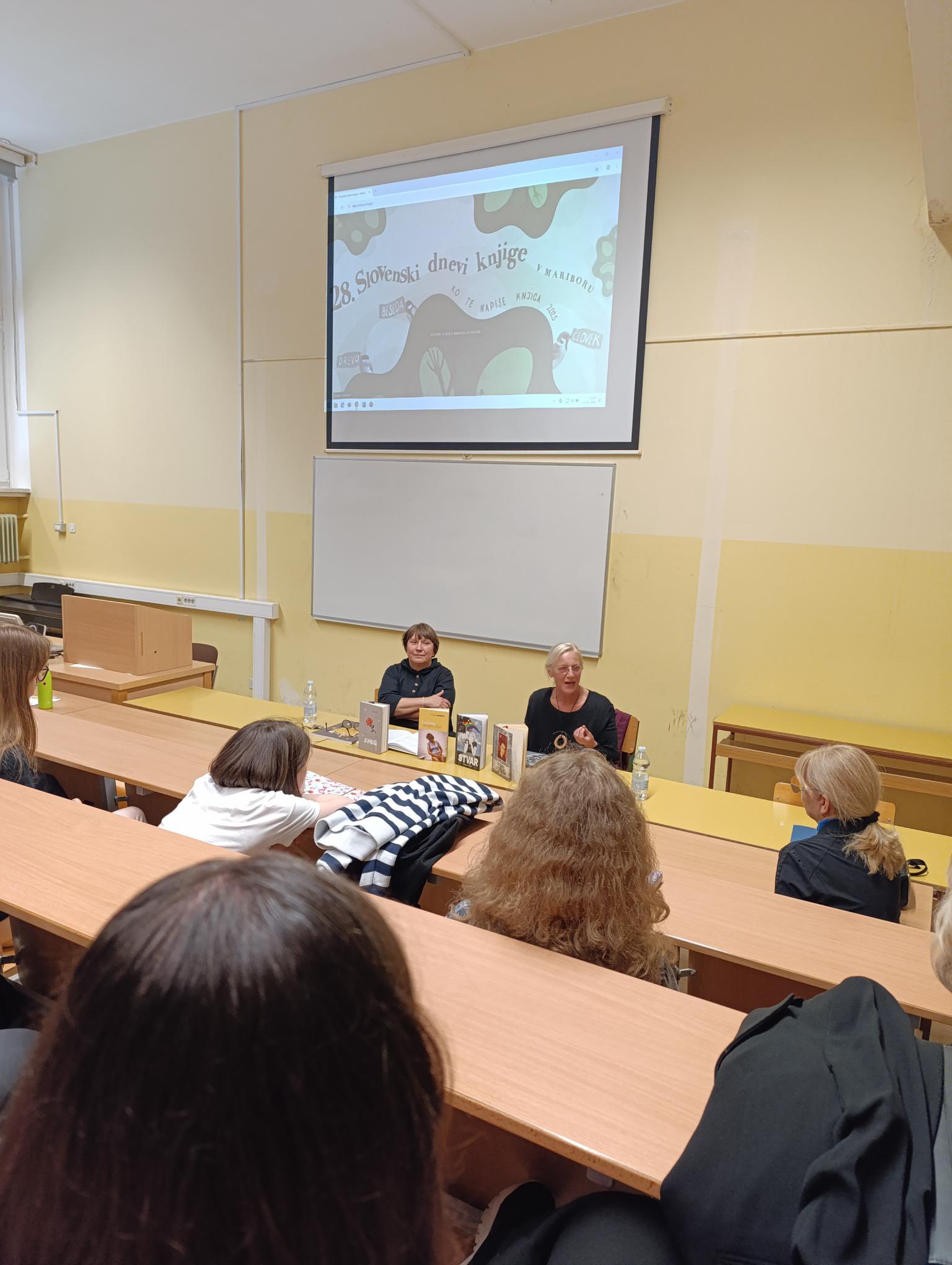 Slika 4 : S pisateljico Marjano Moškrič o romanu Sneg in resnicah mladosti