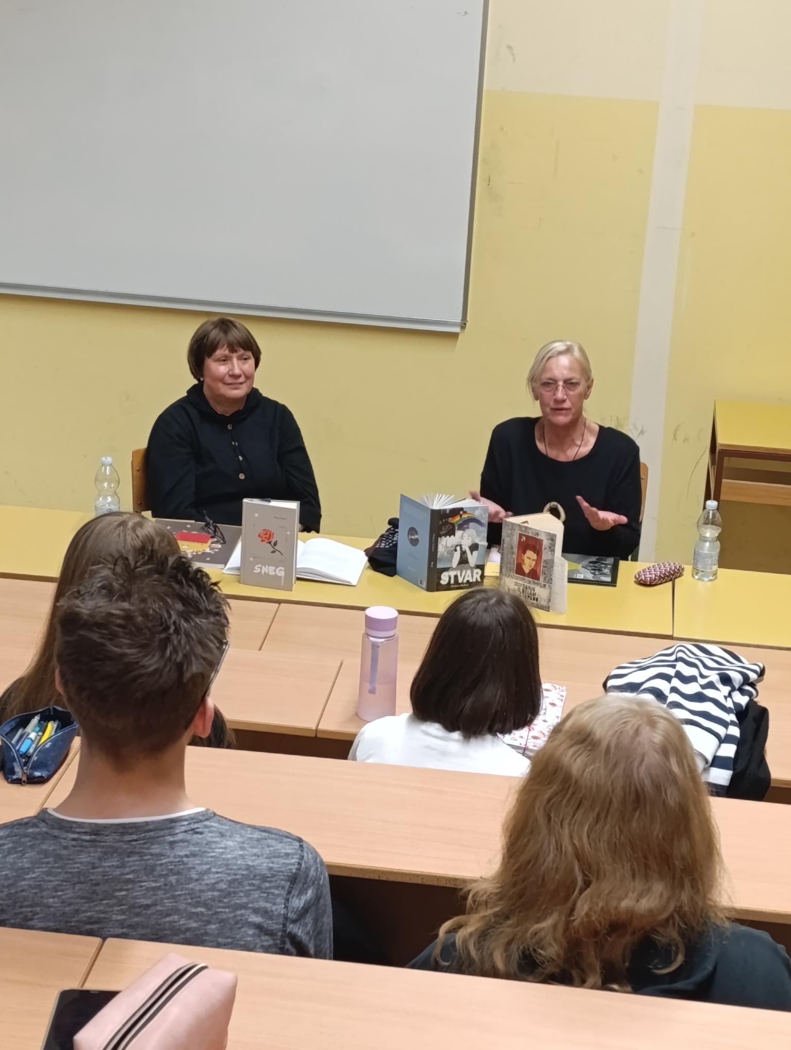 Slika 3 : S pisateljico Marjano Moškrič o romanu Sneg in resnicah mladosti