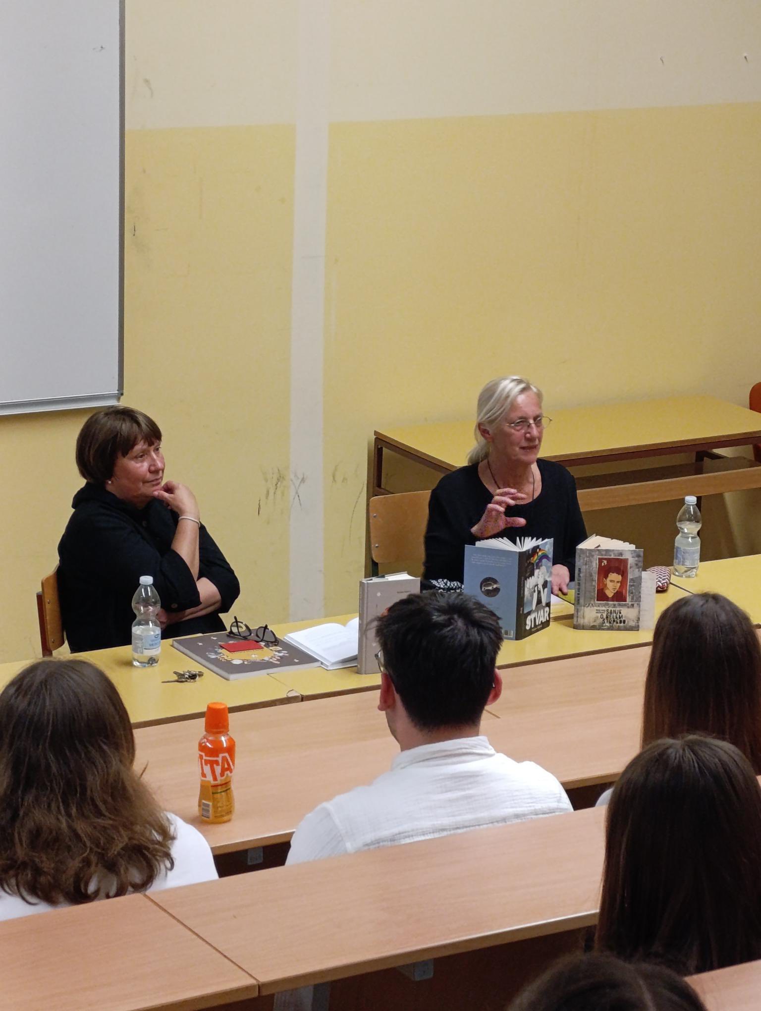 Slika 1 : S pisateljico Marjano Moškrič o romanu Sneg in resnicah mladosti